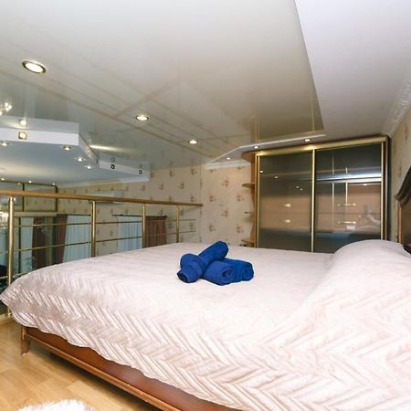 Stylish Two-Level Flat 2 Min From Khreschatyk キエフ エクステリア 写真