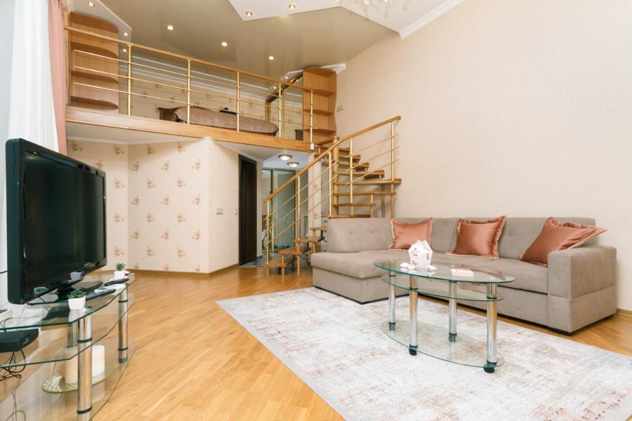 Stylish Two-Level Flat 2 Min From Khreschatyk キエフ エクステリア 写真