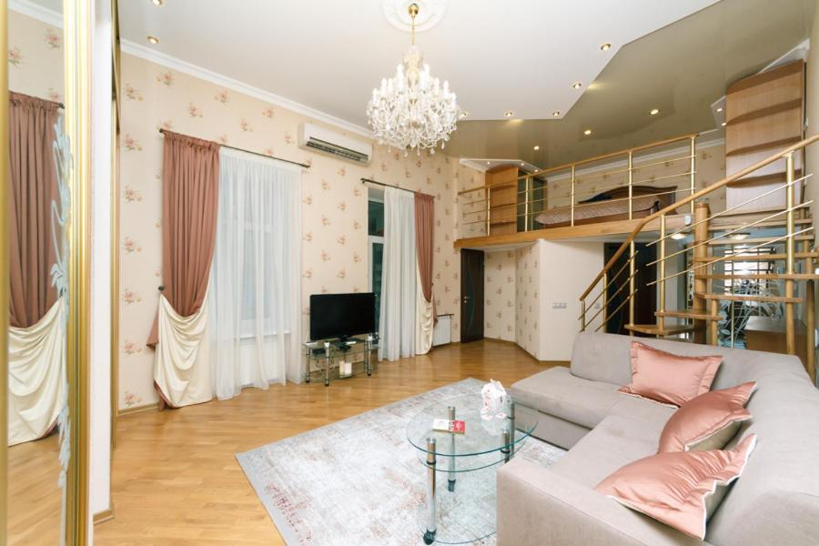 Stylish Two-Level Flat 2 Min From Khreschatyk キエフ エクステリア 写真