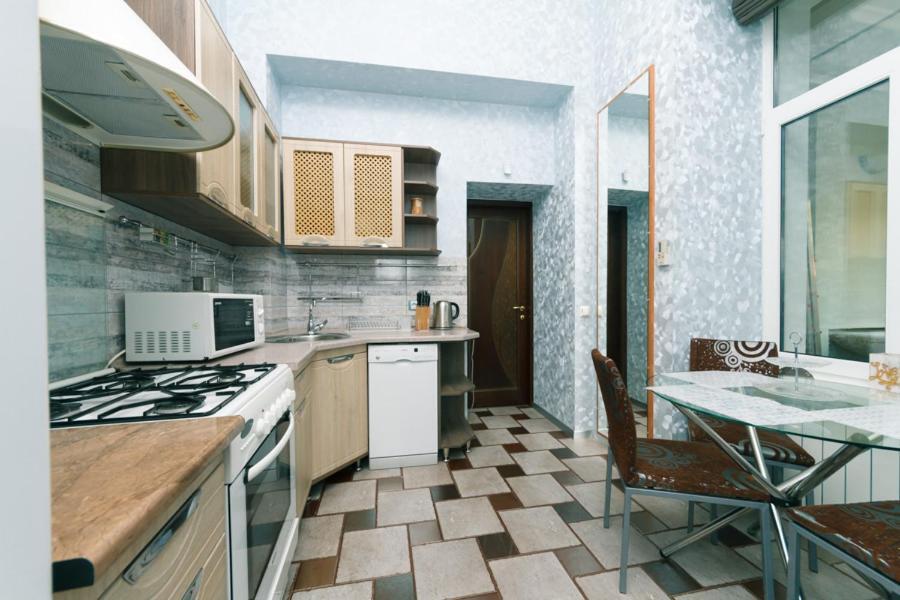 Stylish Two-Level Flat 2 Min From Khreschatyk キエフ エクステリア 写真
