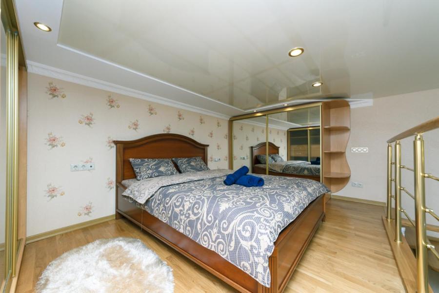 Stylish Two-Level Flat 2 Min From Khreschatyk キエフ エクステリア 写真